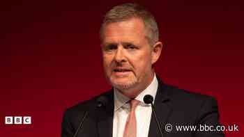 Dim bwriad gan Jeremy Miles i ddychwelyd i fyd gwleidyddiaeth