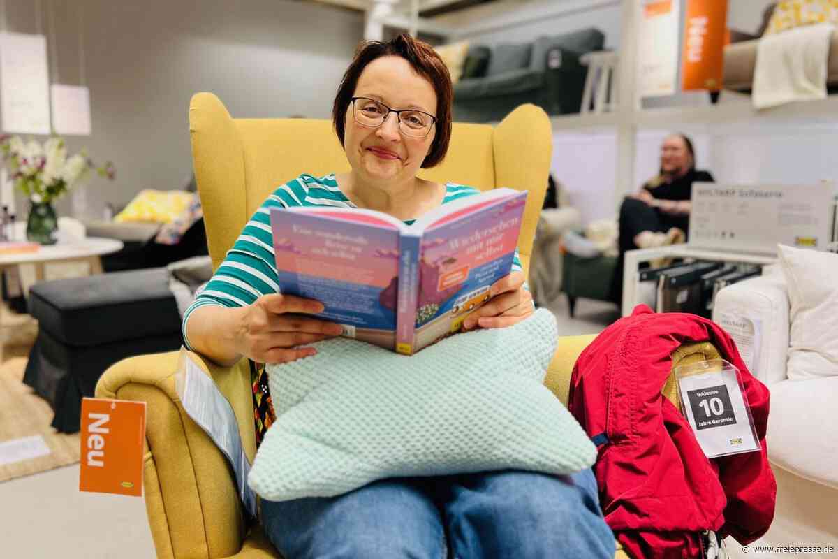 Gemütlicher Lese-Spaß bei Ikea in Chemnitz auf dem Sofa: Was war hier los?