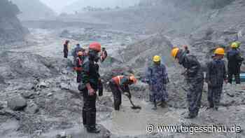 Nach Sturzflut in Nepal: Die lange Suche nach Gewissheit