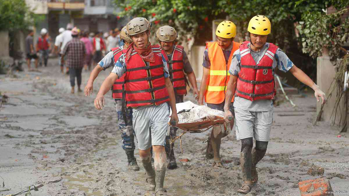 Tote und Vermisste bei Sturzflut: Nepal schaufelt Massengräber für nicht identifizierbare Opfer