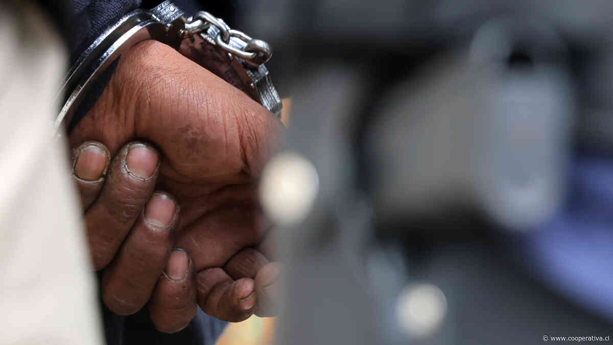 Detuvieron a tres delincuentes a bordo de auto robado en San Miguel