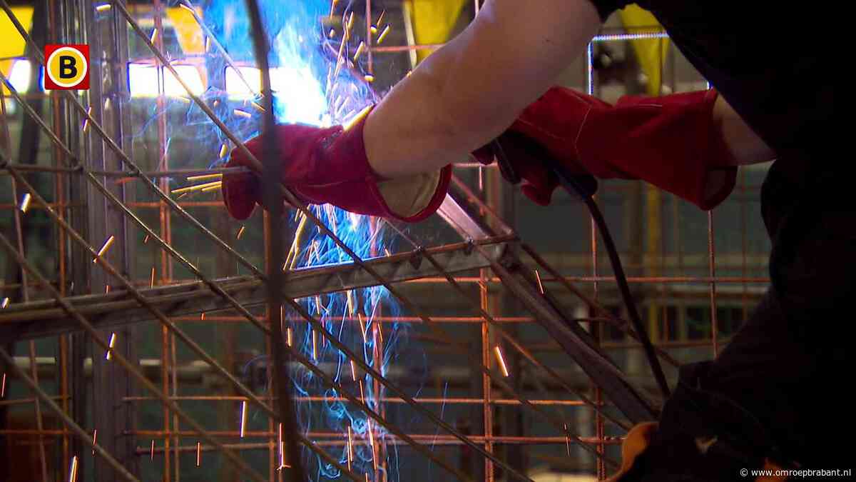 Een kijkje in de corsotent: 'Wat wij maken, is nog nooit vertoond'
