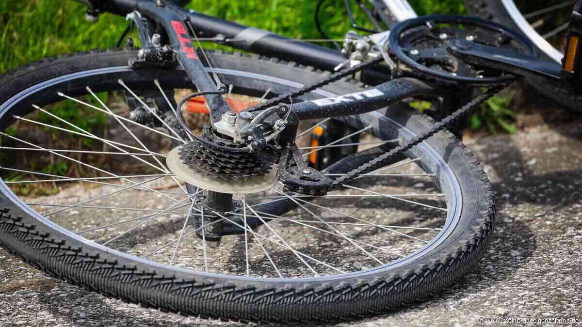 Nach Unfall mitten in Freising: Radlerin macht sich aus dem Staub – Nun sucht die Polizei nach ihr