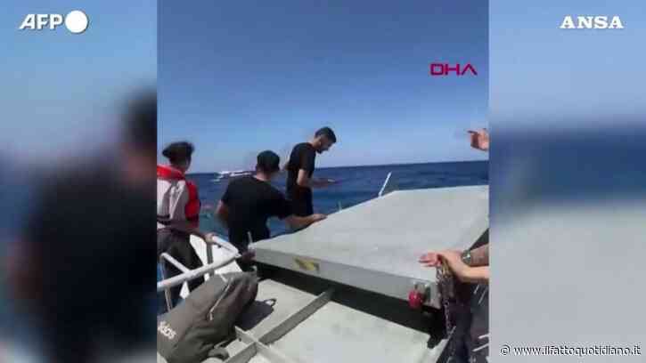 Naufragio al largo di Cipro: persone in acqua e l’intervento dei soccorsi. Il momento del salvataggio – Il video