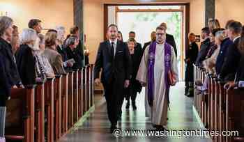 Norwegians line up at churches for emotional memorials remembering the late King Harald V