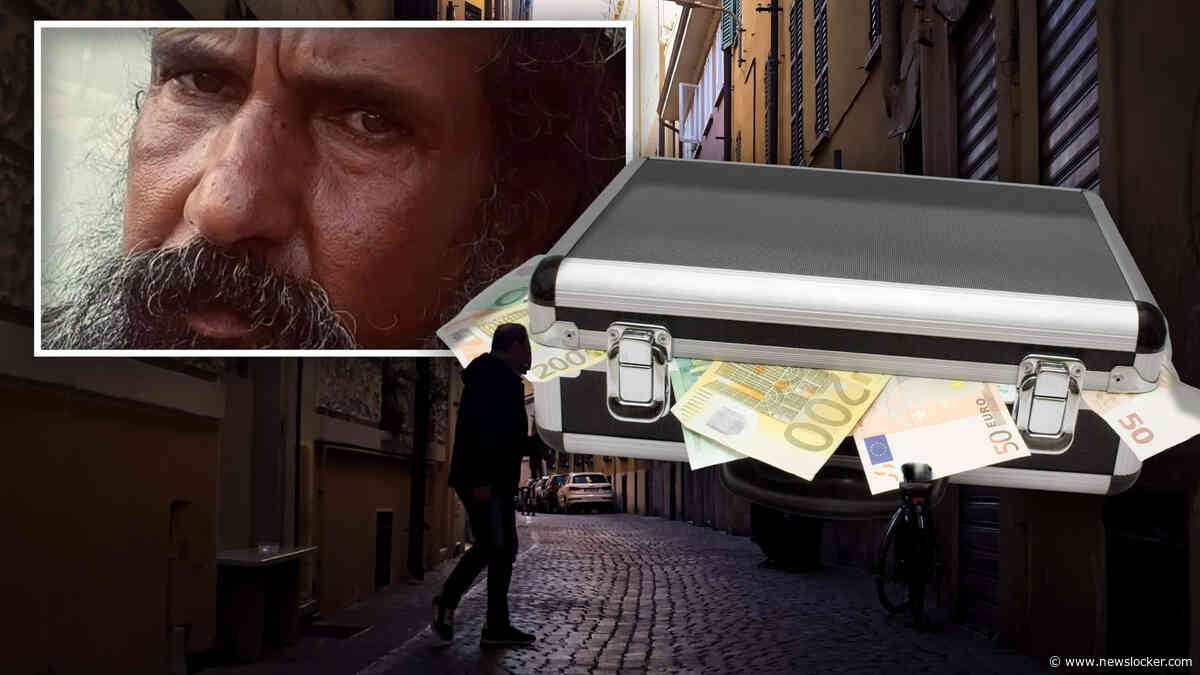 Italiaanse zwerver heeft plots mysterieuze koffer vol geld en deelt op straat bankbiljetten uit