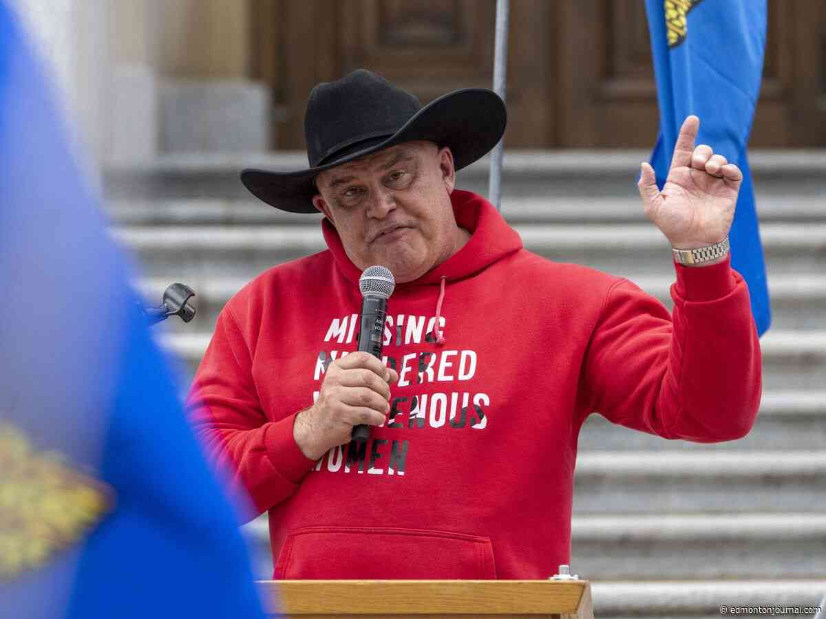 Indigenous lawyer Leighton Grey draws separatist rally applause in Edmonton Saturday