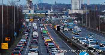 M8 in Glasgow reopens after man dies in fall from bridge