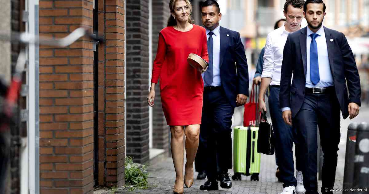D66, VVD en CDA praten al bijna veertien uur over de begroting en moeten dinsdag een knoop doorhakken