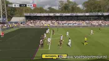 Zien: Brandt tovert bij Ajax en stift bal heerlijk over Ronald Koeman Jr.