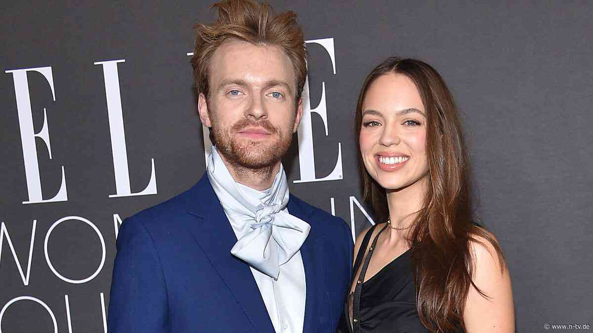 Details zu den Hochzeitslooks: Claudia Sulewski und Finneas sind verheiratet