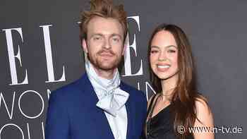 Details zu den Hochzeitslooks: Claudia Sulewski und Finneas sind verheiratet
