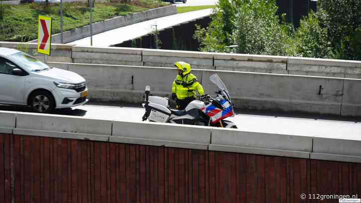 Auto raakt van de weg in bekende ‘Mario Kart-bocht’ op N370 bij Groningen