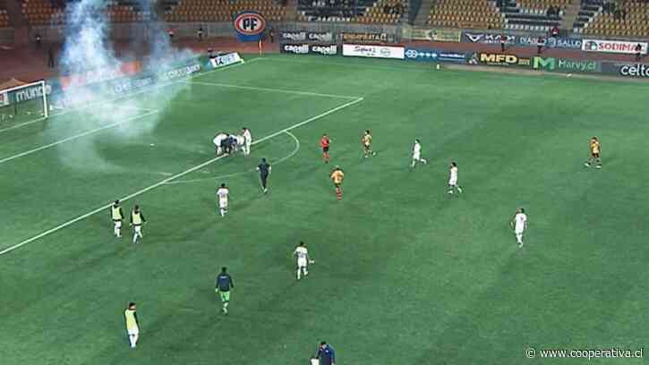 Duelo de Coquimbo y Huachipato fue suspendido por lanzamiento de bombas de ruido a la cancha