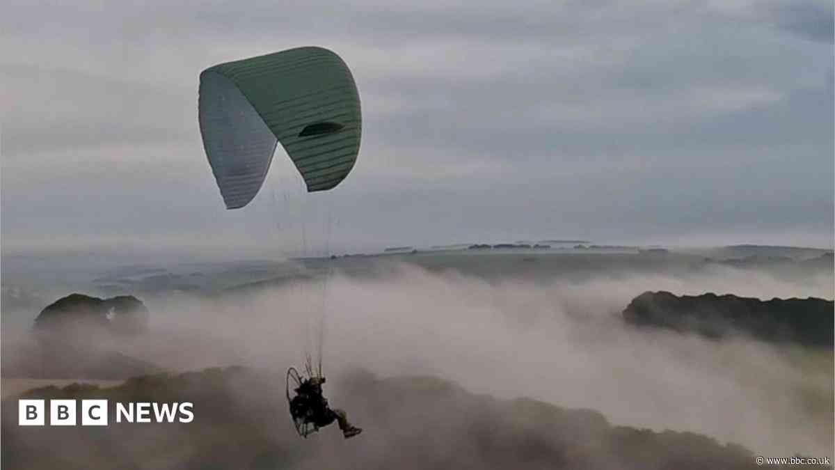 UK soldiers could get paragliders to drop behind enemy lines