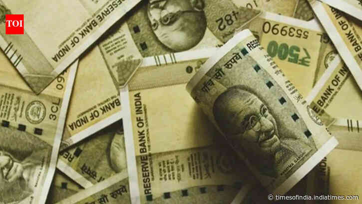 Rupee falls 13 paise to 95.56 as crude rises, Fed hike bets strengthen dollar
