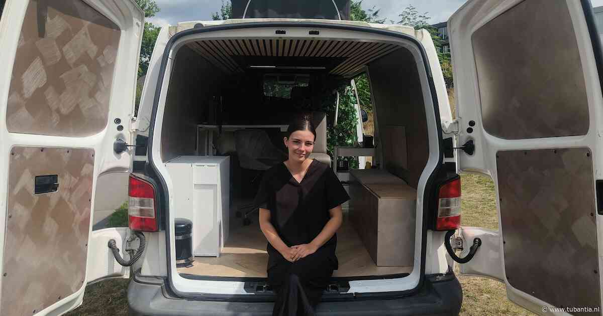 Een nagelsalon op wielen: Sharony rijdt met haar bus door Enschede