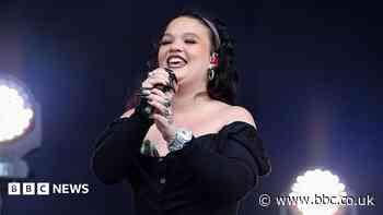 Lola Young surprises Reading Festival with final day set