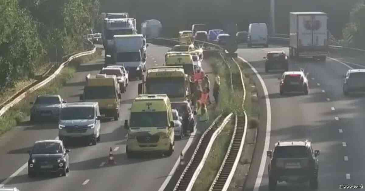 Vijf voertuigen botsen op A67 bij Geldrop