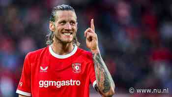 Weghorst straalt na nieuwe Twente-goal én verloving: 'Kreeg dit door in gebed'