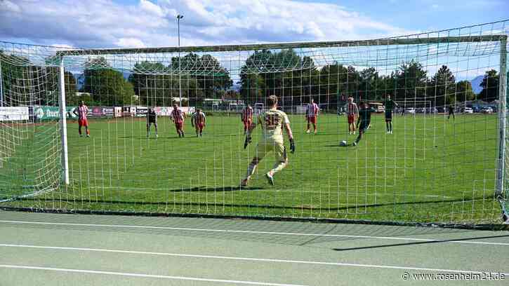 Ein Elfmeter reicht: Sportbund Rosenheim feiert knappen Derby-Sieg gegen Bruckmühl