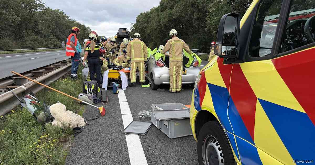 Vijf voertuigen botsen op A67 bij Geldrop, snelweg dicht