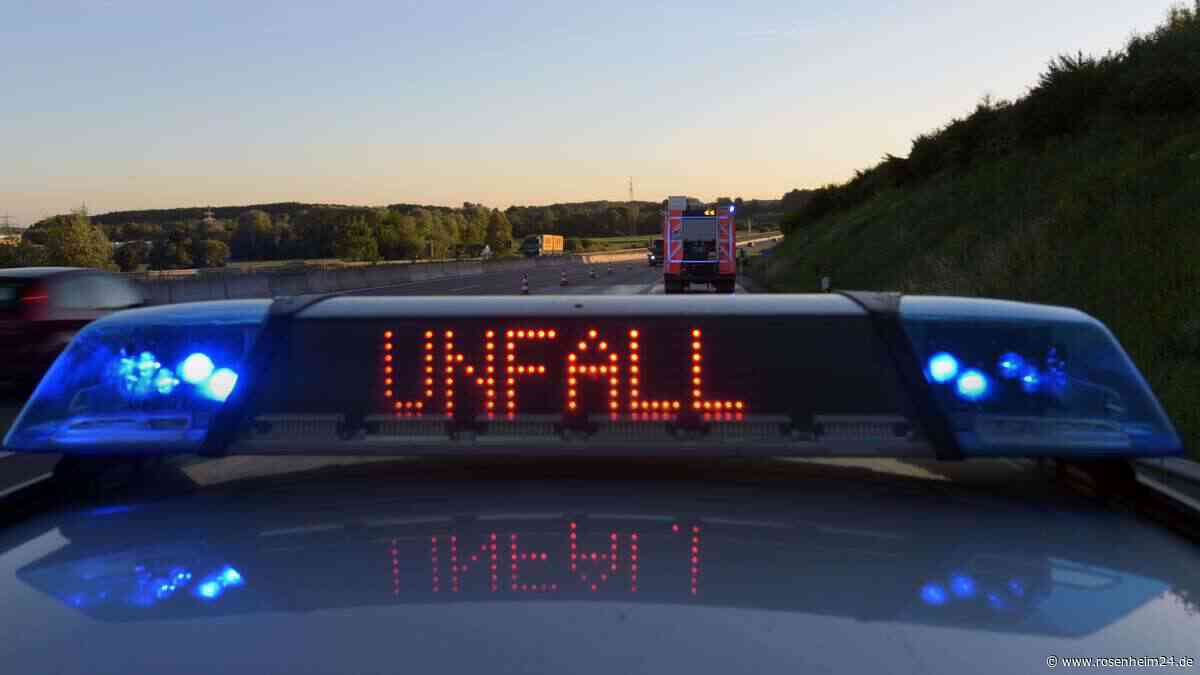 Schlimmer Unfall auf der A8: Auto auf Gegenfahrbahn geschleudert, Sperrung, Stau und Verletzte