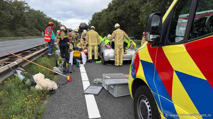 Groot ongeluk op de A67 bij Geldrop: inzittende bekneld