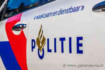 Jongere botst met fiets tegen drie geparkeerde auto’s
