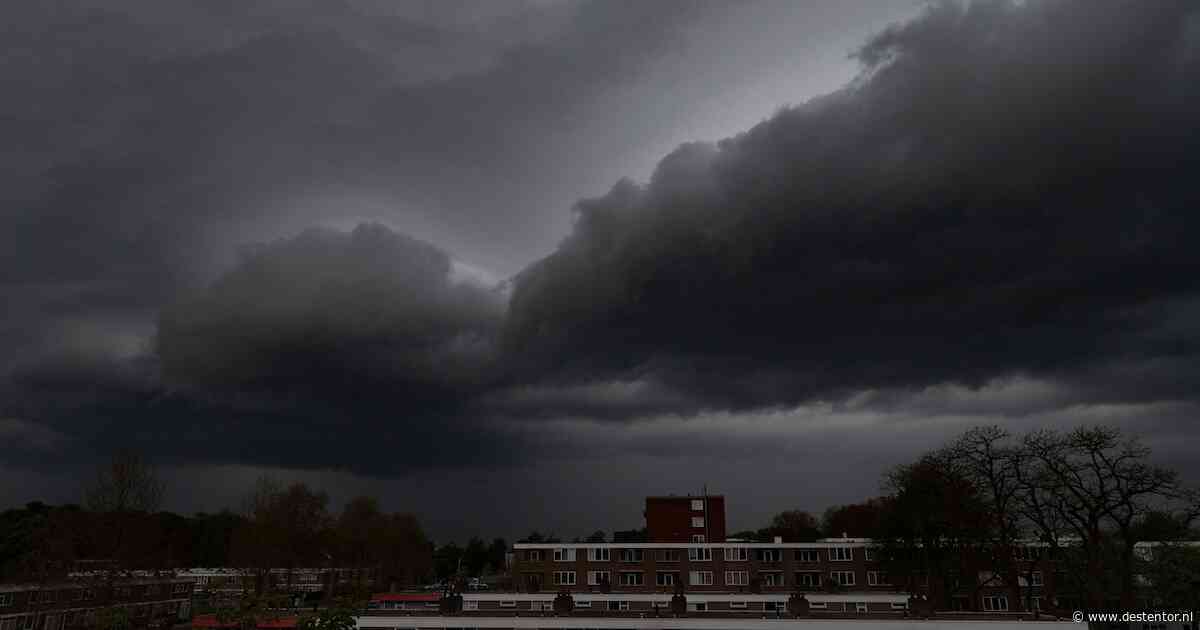 Bewolkt en kans op onweersbuien op Urk in de ochtend