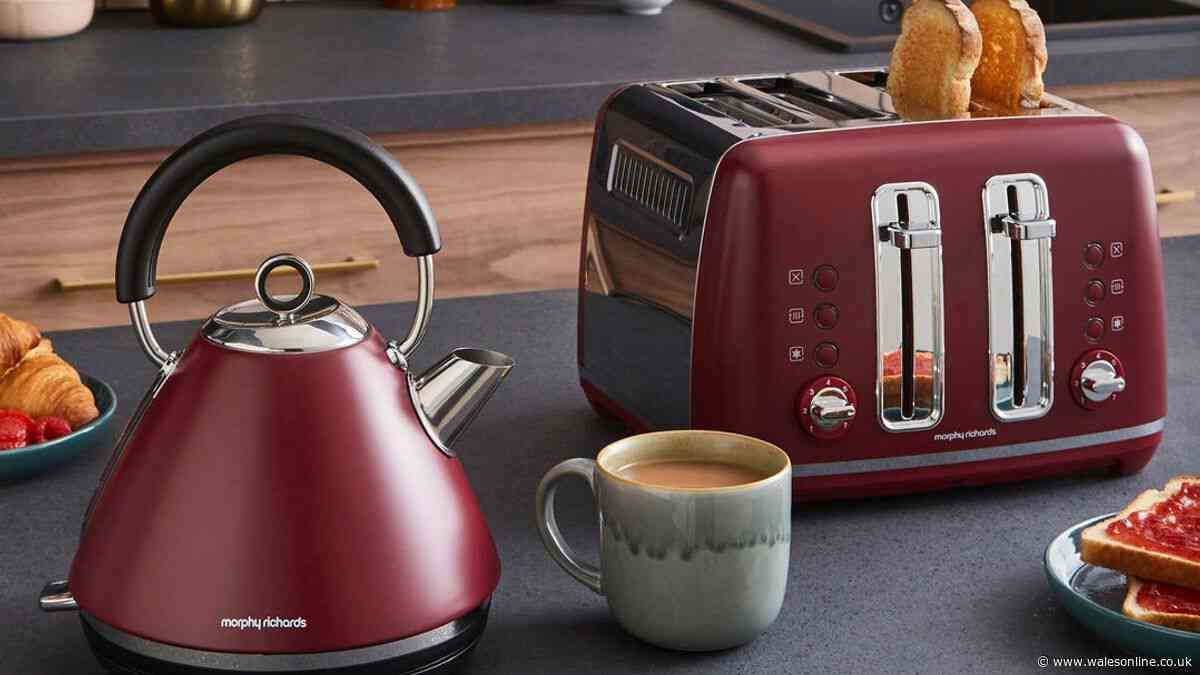 Shoppers 'delighted' by kettle and toaster in 'the colour of the season' now £25 off