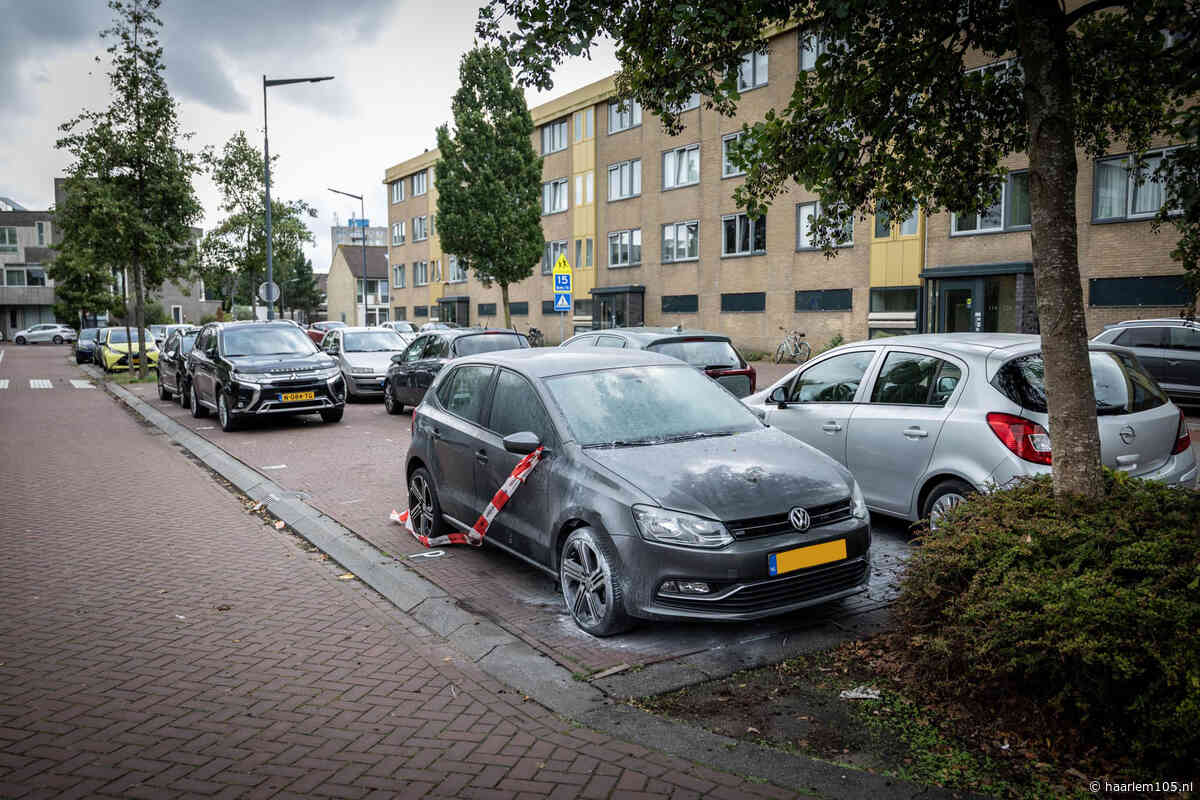 Politie zoekt dader na autobrand met steekvlam: ‘Mogelijk verbrande enkels’