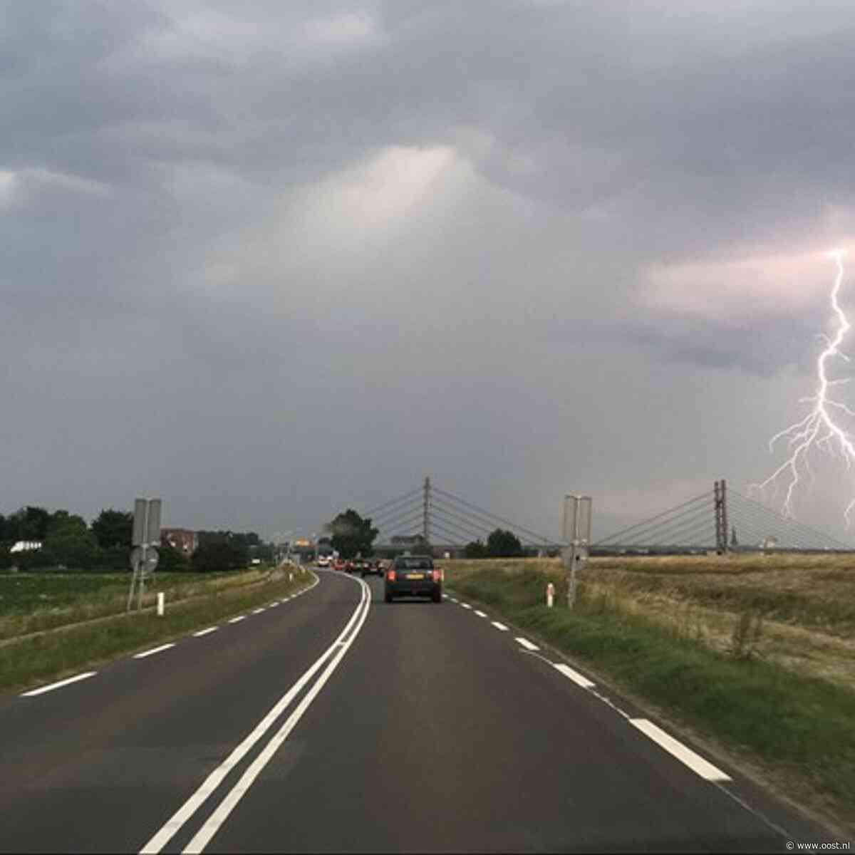 Code geel: vanmiddag onweer en veel regen verwacht in Overijssel