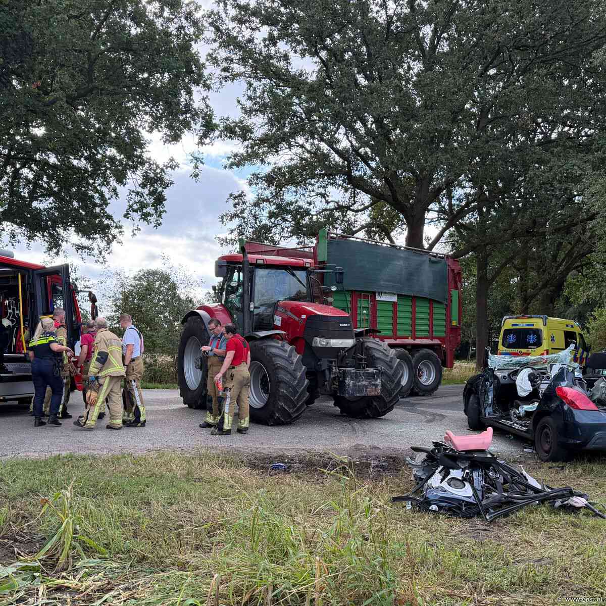 112 Nieuws: Vrouw bekneld na botsing met tractor in Wierden | Weerwaarschuwing