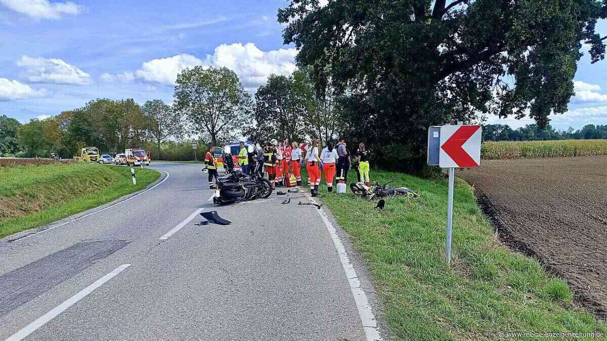 Biker krachen bei Moosburg frontal ineinander: 22-Jähriger schwerstverletzt – Hubschrauber im Einsatz