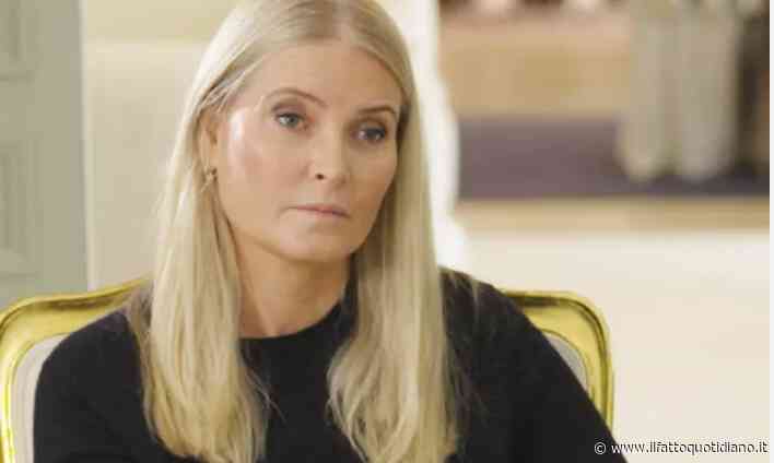 “Dopo il trapianto di polmoni ha dovuto limitare la sua partecipazione agli eventi”: non c’è traccia della nuova regina Mette-Marit alla prima messa per la morte di re Harald, l’assenza non passa inosservata