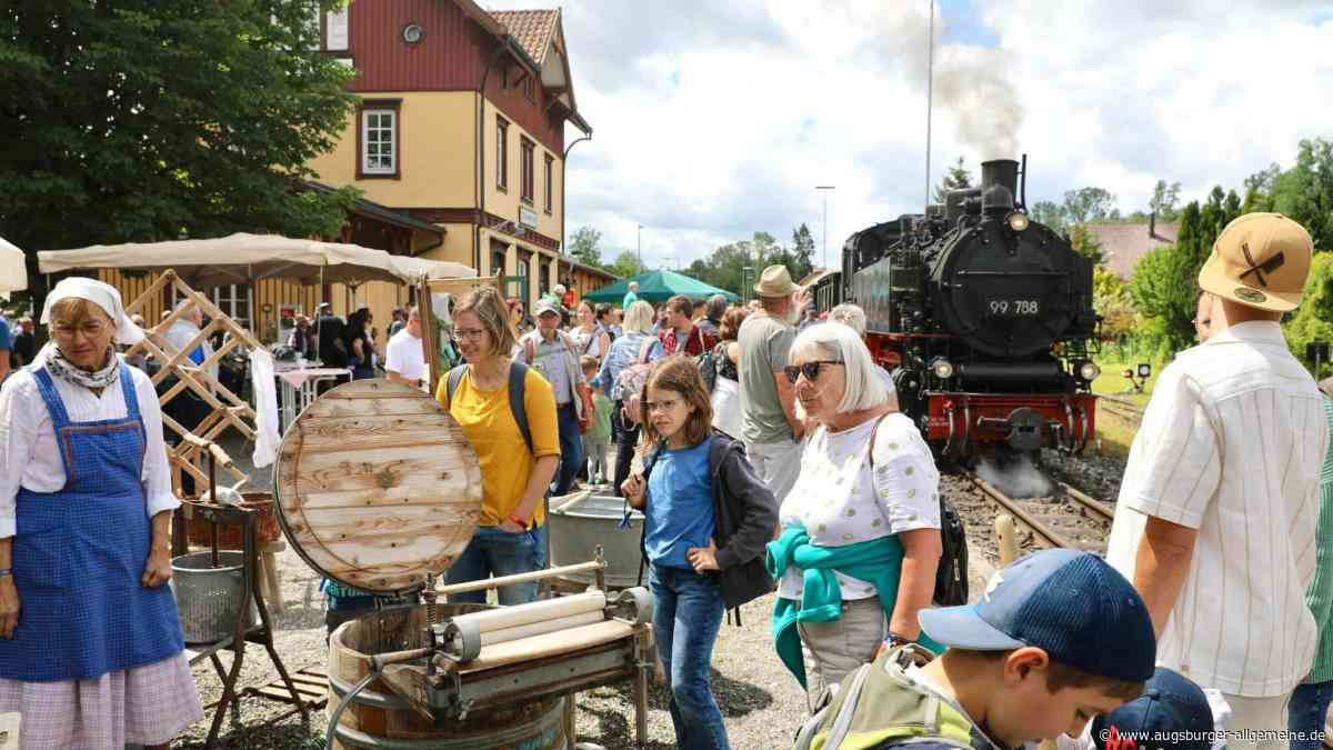 Dampfende Loks und dampfende Waschkessel: Das ist beim Bahnhofsfest in Ochsenhausen geboten
