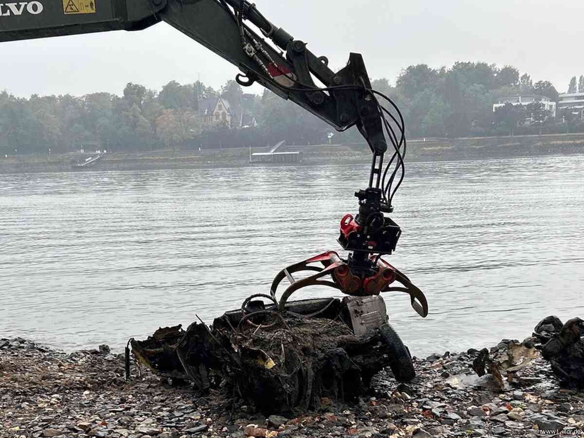 Königswinter: Autowrack mit Knochen im Rhein