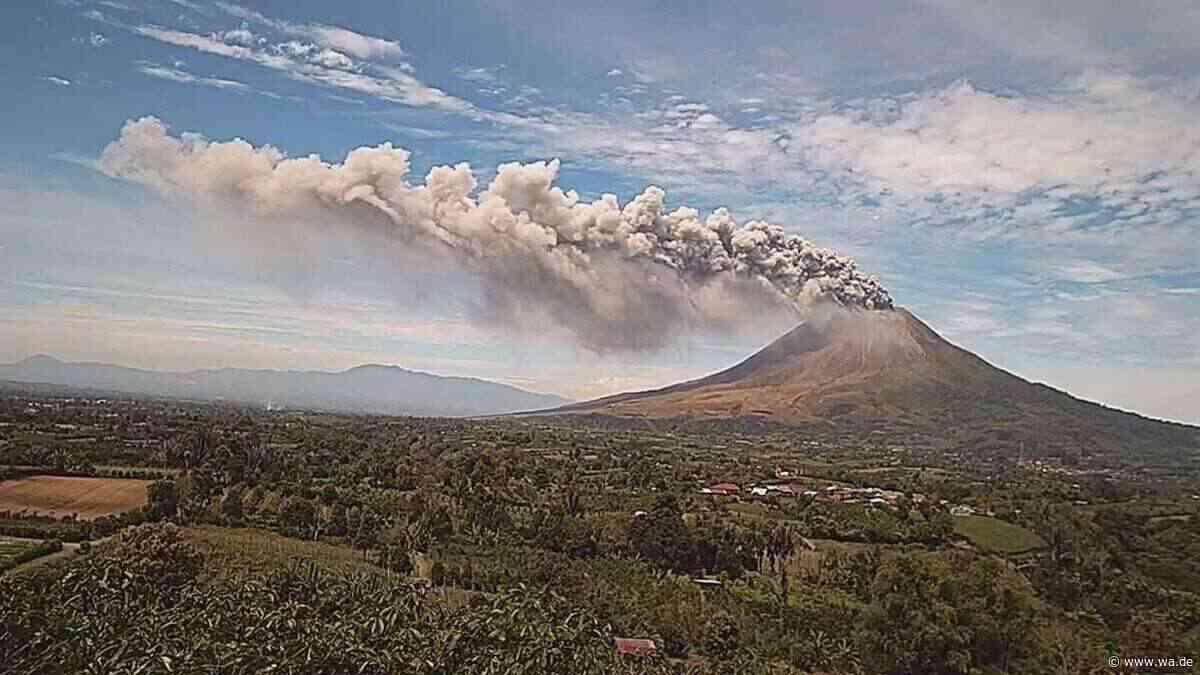 Vulkan auf Urlaubsinsel Sumatra ausgebrochen – Sperrzone eingerichtet