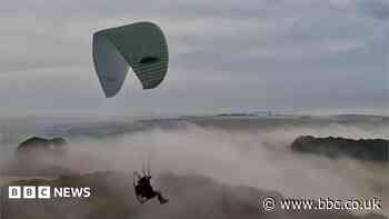 UK soldiers could get paragliders to drop behind enemy lines