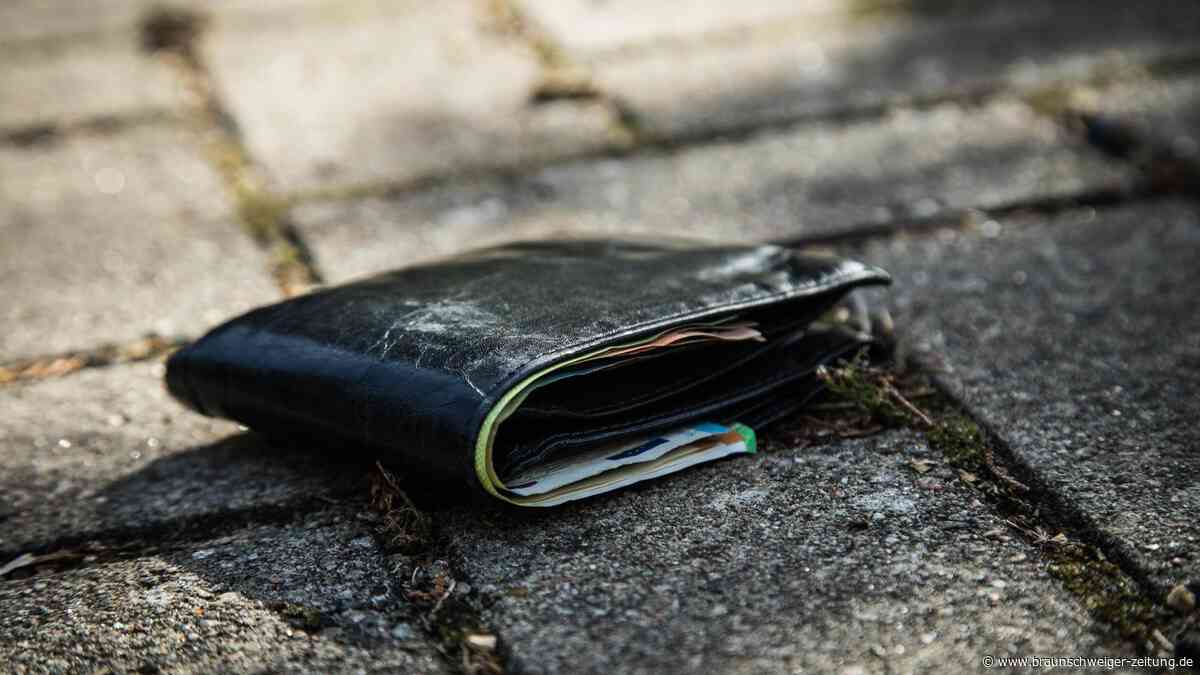 Trio raubt 43-jährigem Mann nach Barbesuch in Gifhorn die Geldbörse