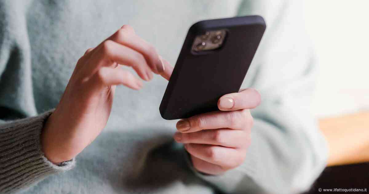 “Mi serve un favore enorme, mi fai un bonifico?”: la nuova truffa su WhatsApp sfrutta gli amici e le conversazioni già aperte. Ecco come riconoscerla prima che sia troppo tardi
