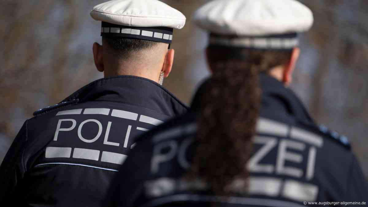 Drei Unbekannte überfallen Passanten und schlagen 41-Jährigen nieder