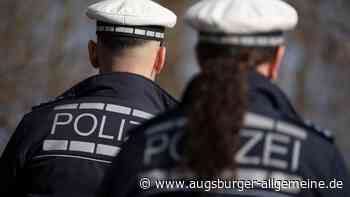 Drei Unbekannte überfallen Passanten und schlagen 41-Jährigen nieder