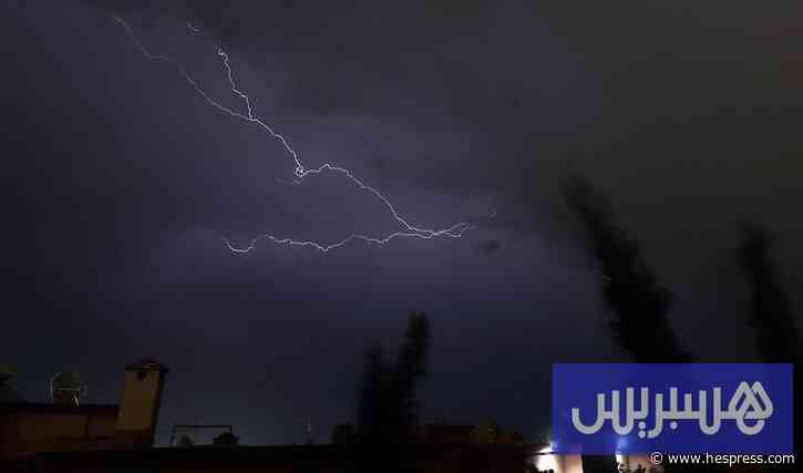 نشرة إنذارية تحذر من التقلبات الجوية