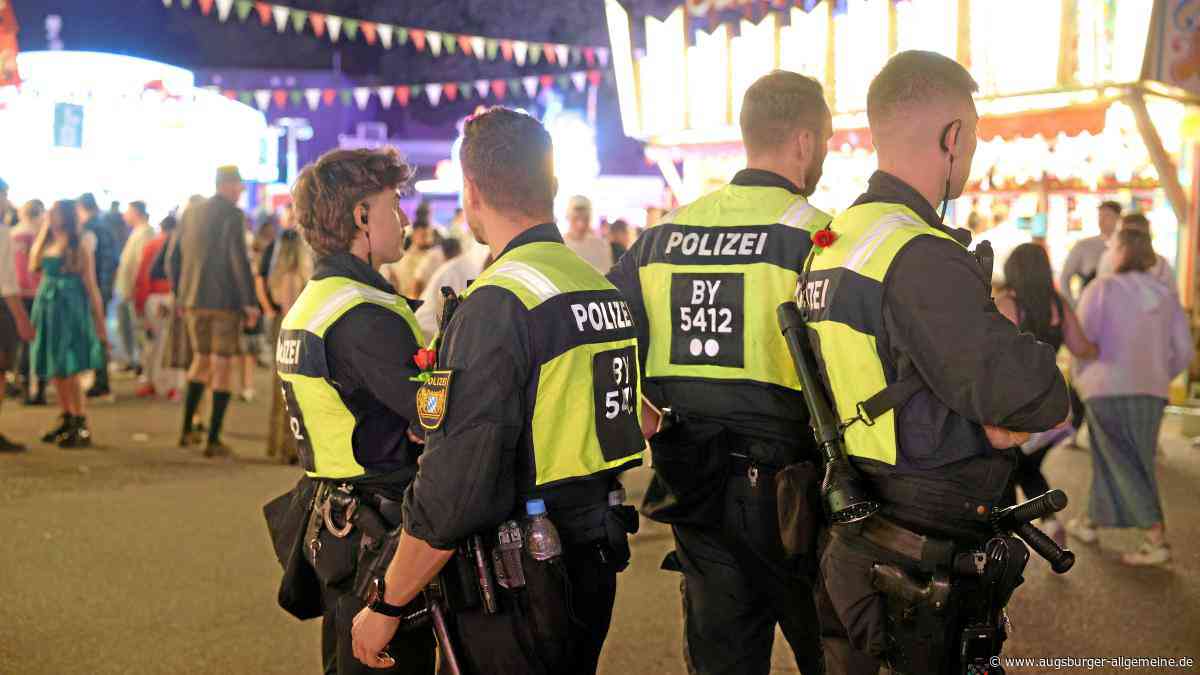 Polizei ermittelt: Mann will trotz Rauswurf ins Plärrerzelt zurück