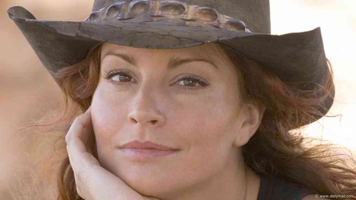 McLeod's Daughters star Simmone Jade Mackinnon issues plea as sister goes missing in Queensland