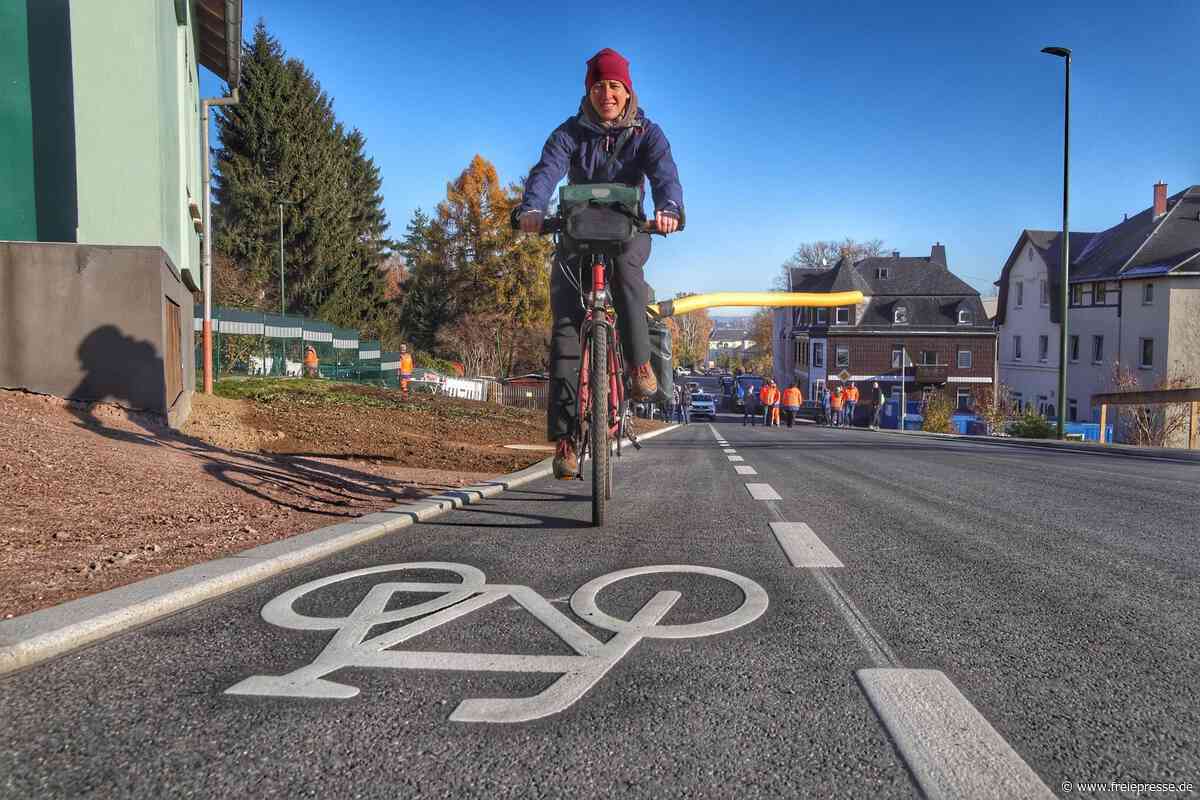 Verkehrsversuch: Sachsen bekommt erste Radschutzstreifen außerhalb von Ortschaften