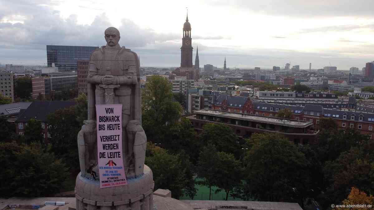 Aktivisten spannen Transparent am Bismarck-Denkmal – das steckt dahinter
