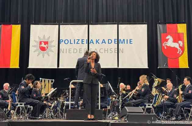 POL-AK NI: Bereit für den Polizeidienst: 600 Absolventinnen und Absolventen feiern ihren Abschluss